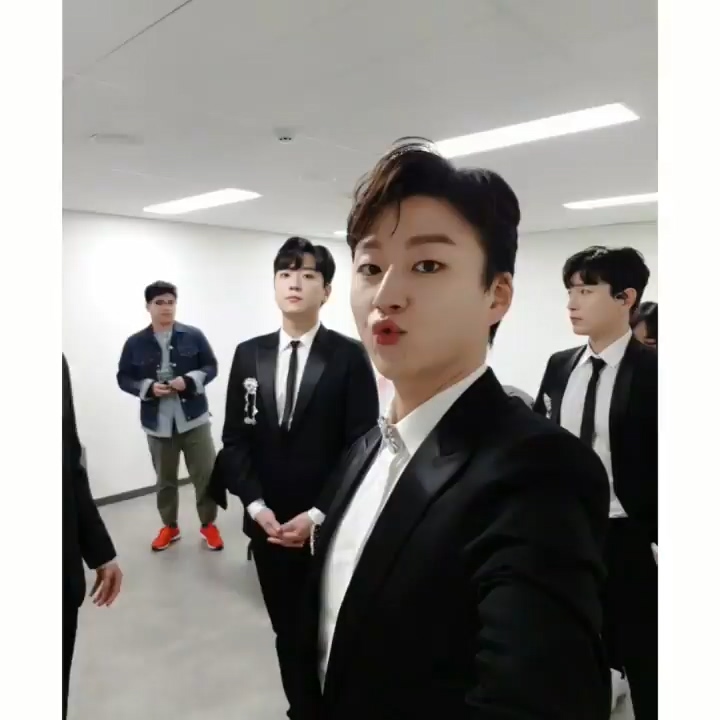 181211_민규님 인스타그램.mp4_20210721_152923.318.jpg